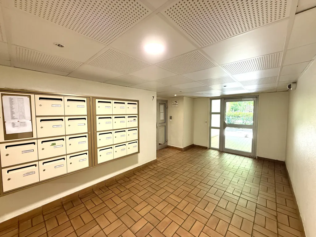 Esik - Apartment with Balconies near RER B in Sevran