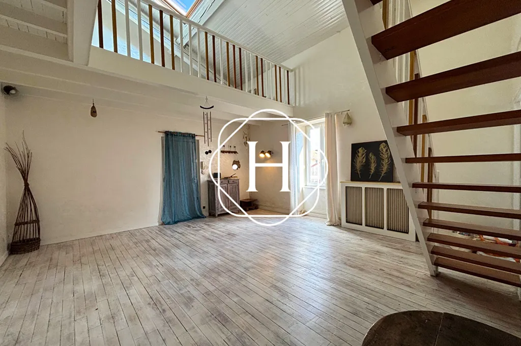 Pièces - Duplex Rénové avec Mezzanine à Bourg-en-Bresse