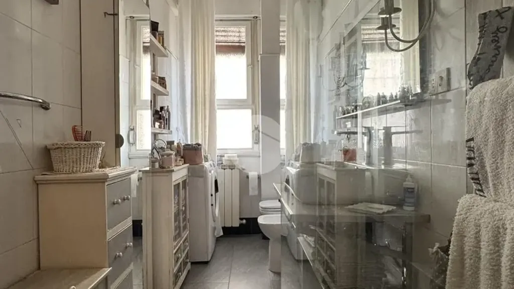 Salles de bain - Rustic-Style Apartment with Balcony in Florence
