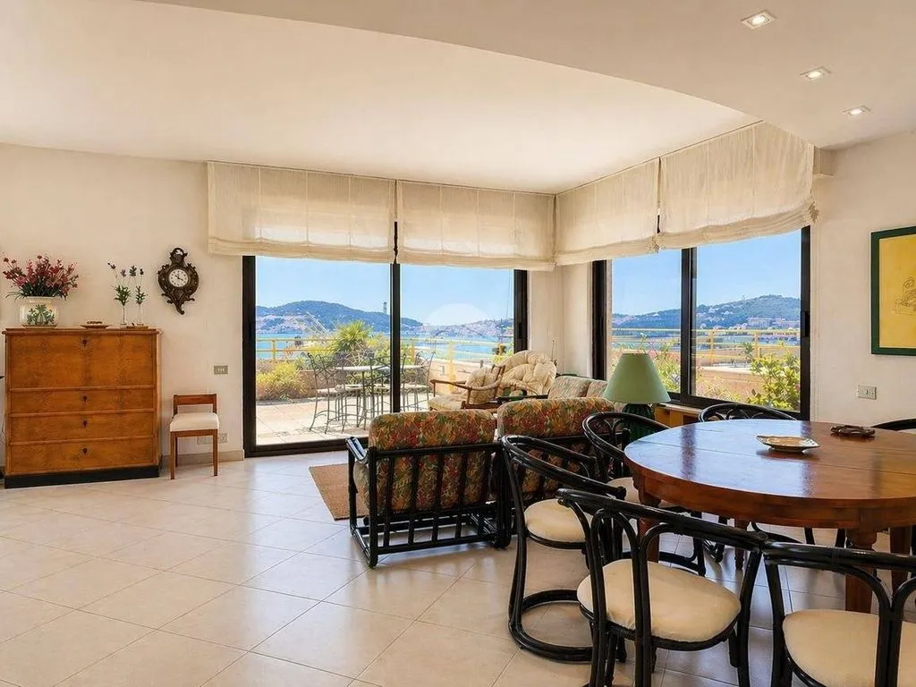 Söögituba - Luxury Penthouse with Sea View in Gaeta