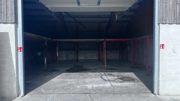 Warehouse with Parking near E420, 11,500m²