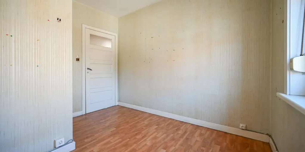 Stanze - Corner House to Renovate in Izegem