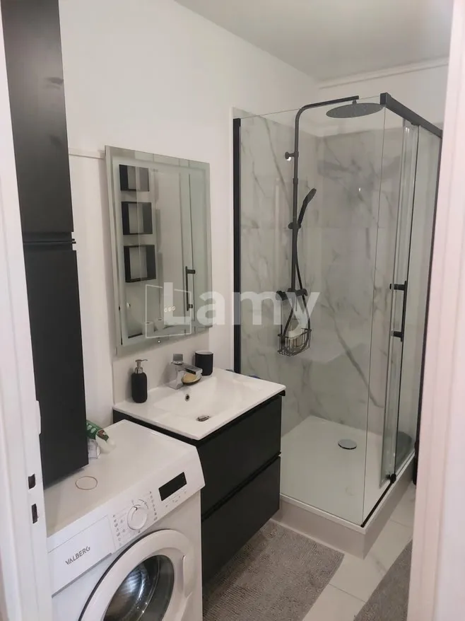 Salles de bain - Studio Meublé au 5e Étage à Jean-Jaurès