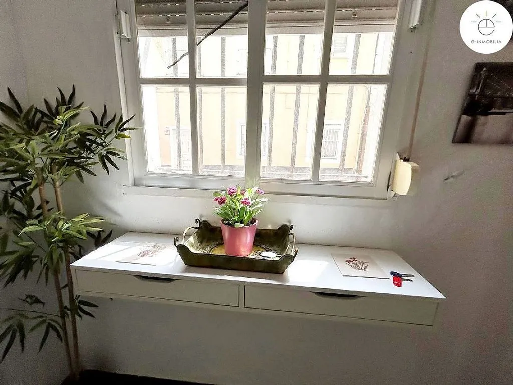 Bureau - Apartment with South View near Cathedral