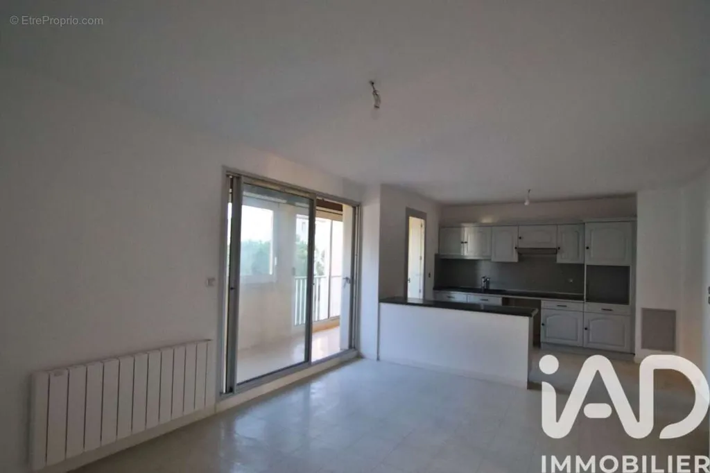 Kitchen - Bright 2-Bedroom Apartment with Balcony in Narbonne