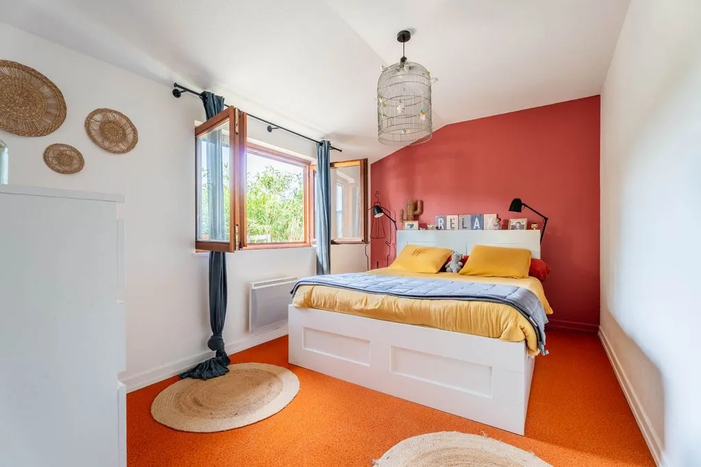 Chambres - Maison de Luxe avec Piscine à Cordelle