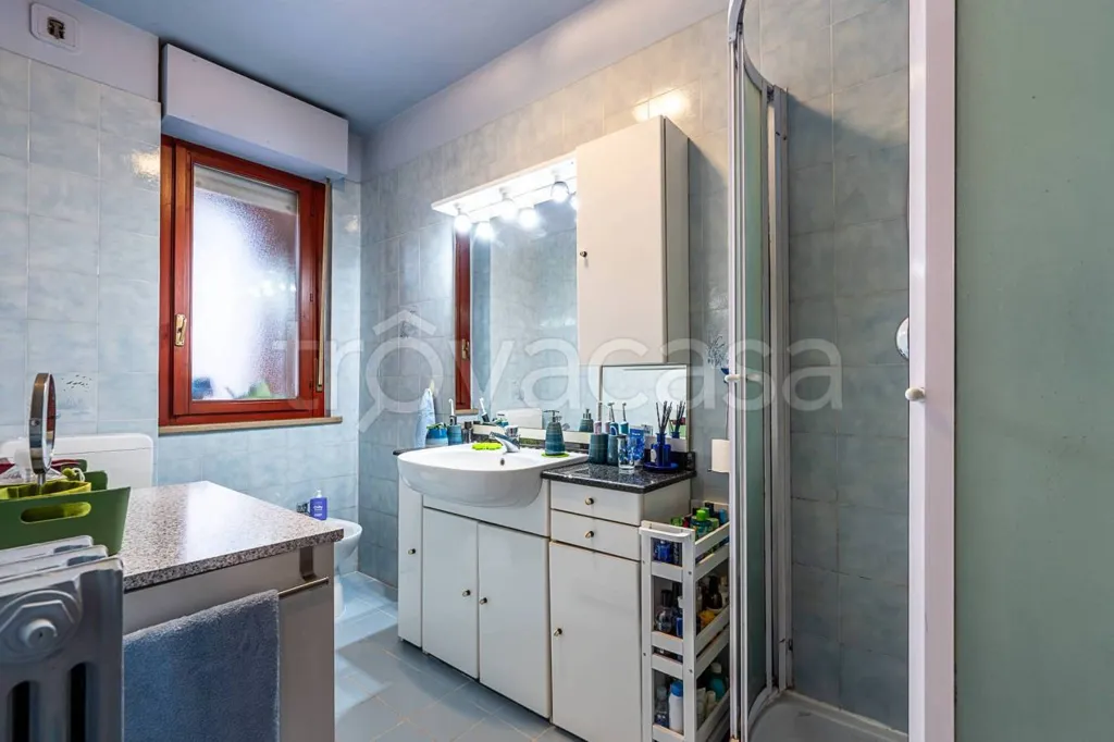 Salles de bain - Quadruplex with Garden and Panoramic View in Grugliasco