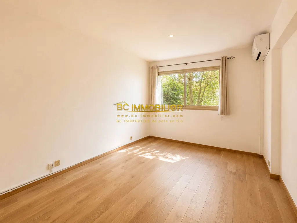 Pièces - Appartement T6 avec Terrasse dans Résidence Sécurisée à Parc Berger