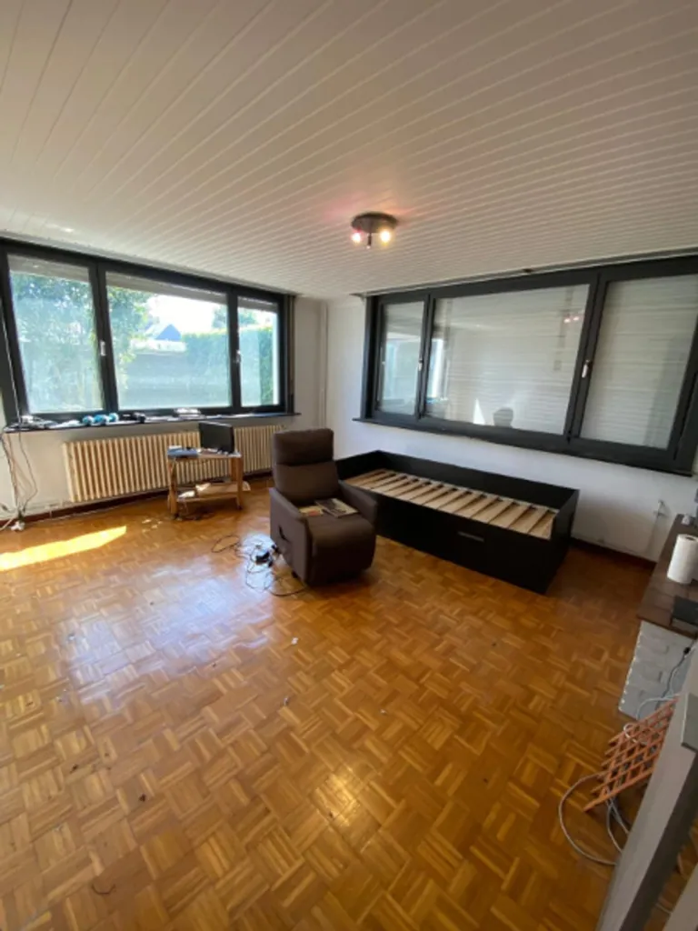 Elutuba - Versatile House with Commercial Space in Sijsele