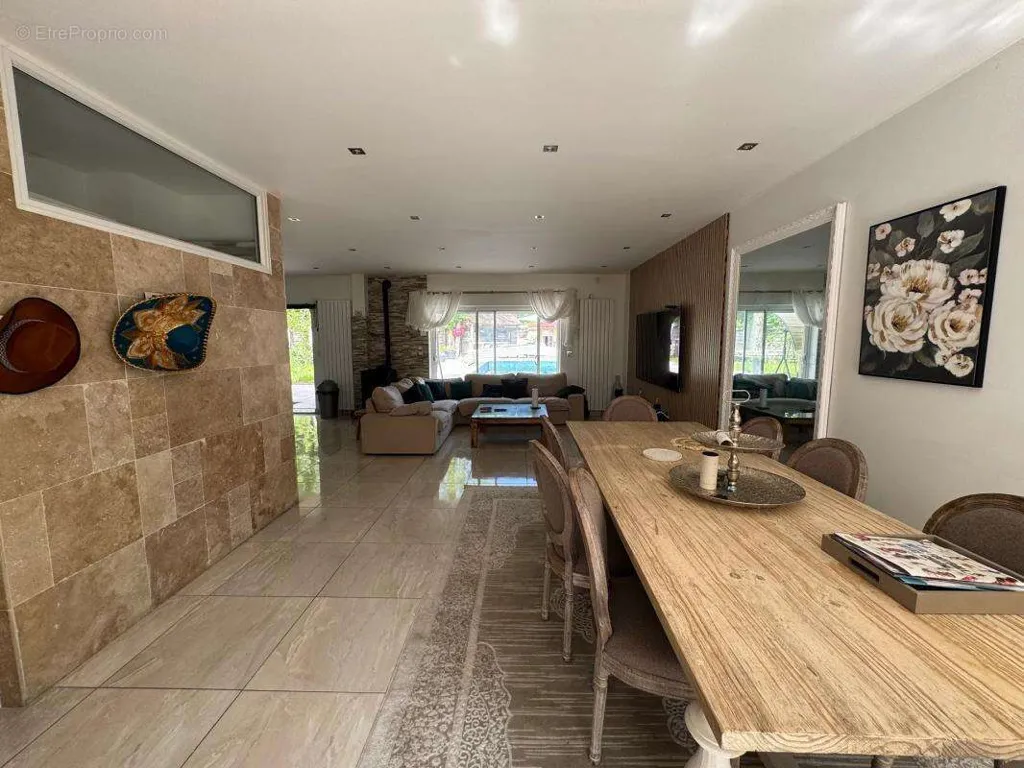 Sala da pranzo - Contemporary House with Pool in Dammarie-les-Lys