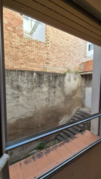 Aed - Three-Storey Townhouse with Balconies in Antella
