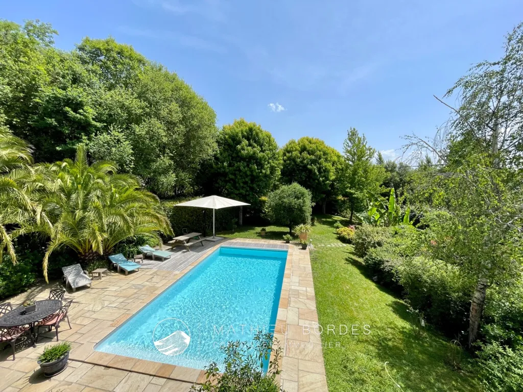 Bassein - Character Villa with Pool in Villefranque
