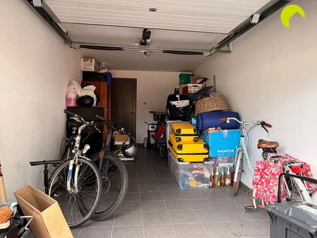 Garage - Two-Bedroom Apartment with Terrace in Boechout