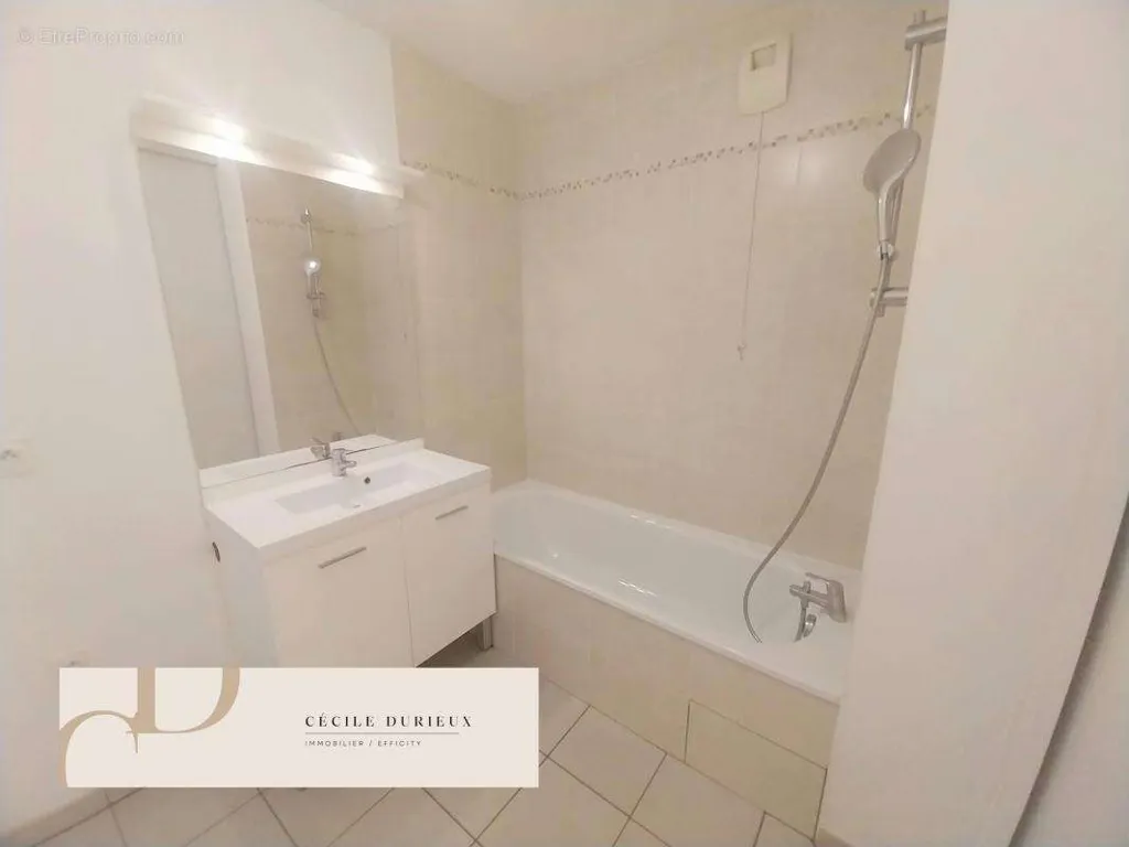 Bagni - T2 with Garden in Villeurbanne
