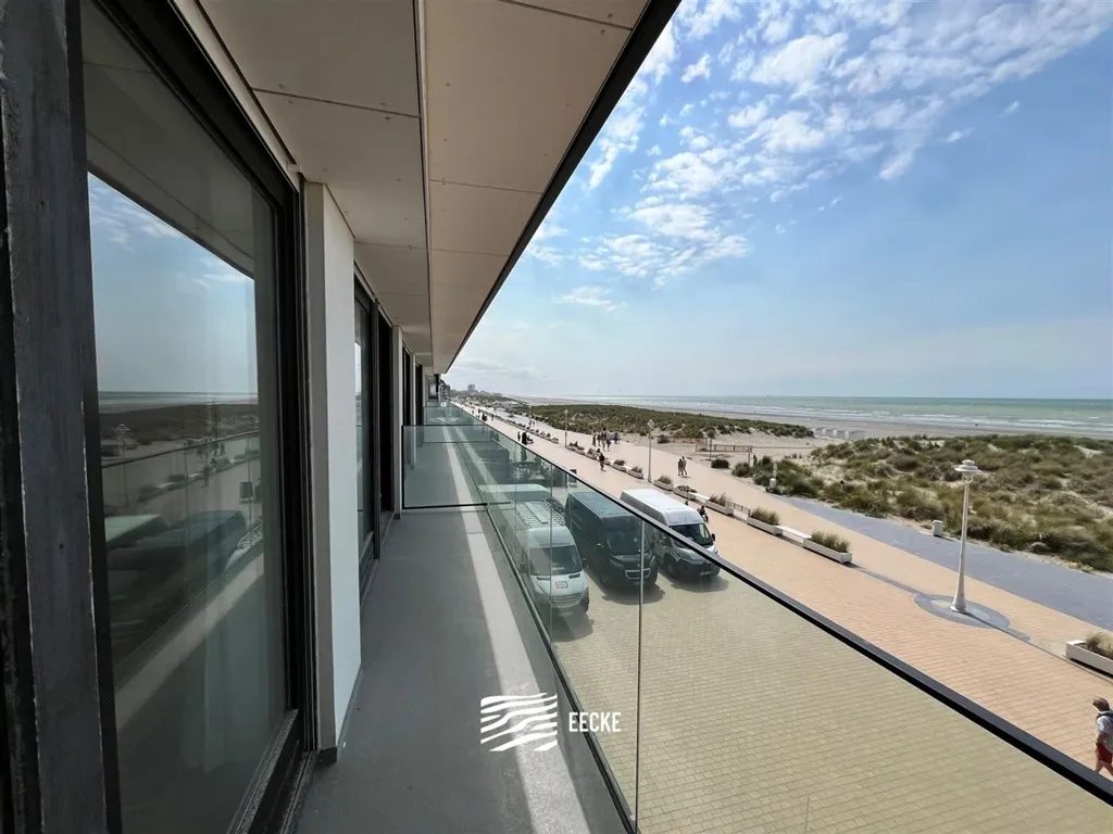 Rõdu - Spacious Sea View Apartment in Res. Ambassade B