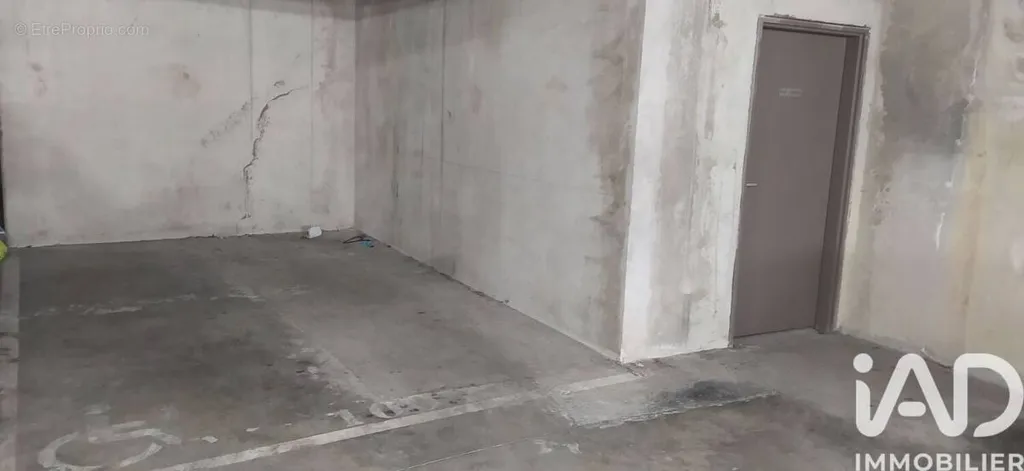 Garage - Parking Space in Cormeilles-En-Parisis