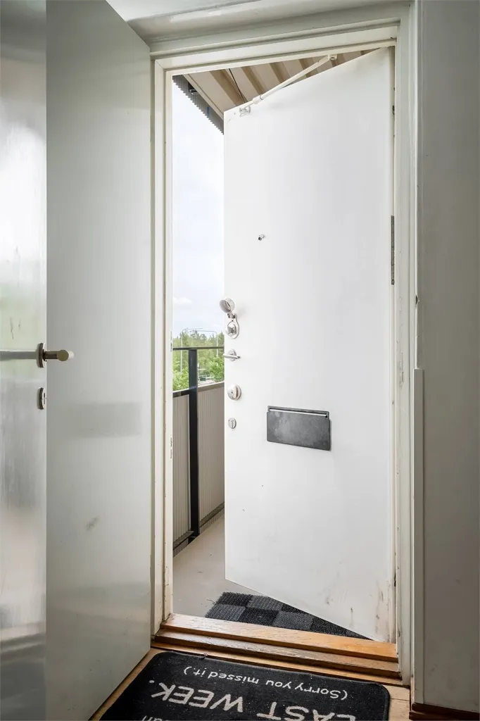 Hallway - Apartment with Balcony on 4th Floor in Skogås