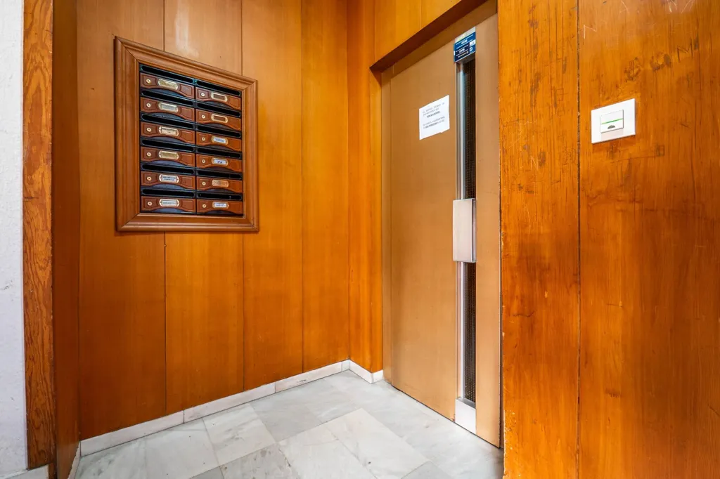 Esik - Apartment with Private Patio in Granada Centre