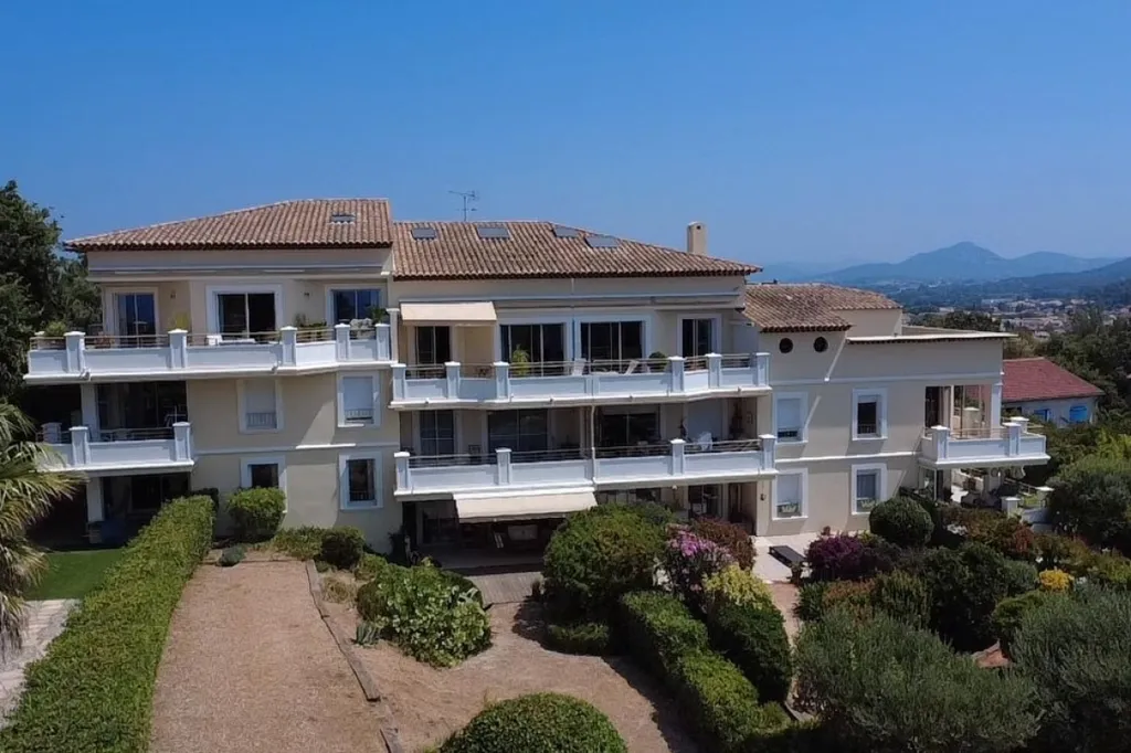 Vue aérienne - Appartement Vue Mer avec Terrasse au Pradet