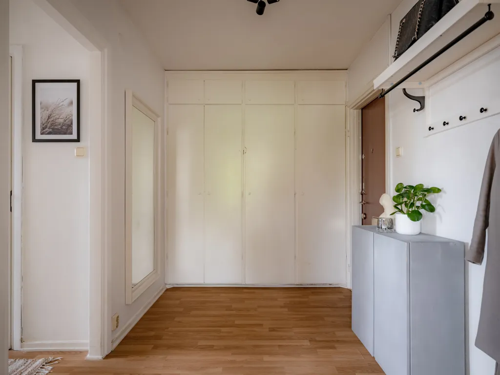 Entrée - Apartment with South-West Balcony in Danderyd
