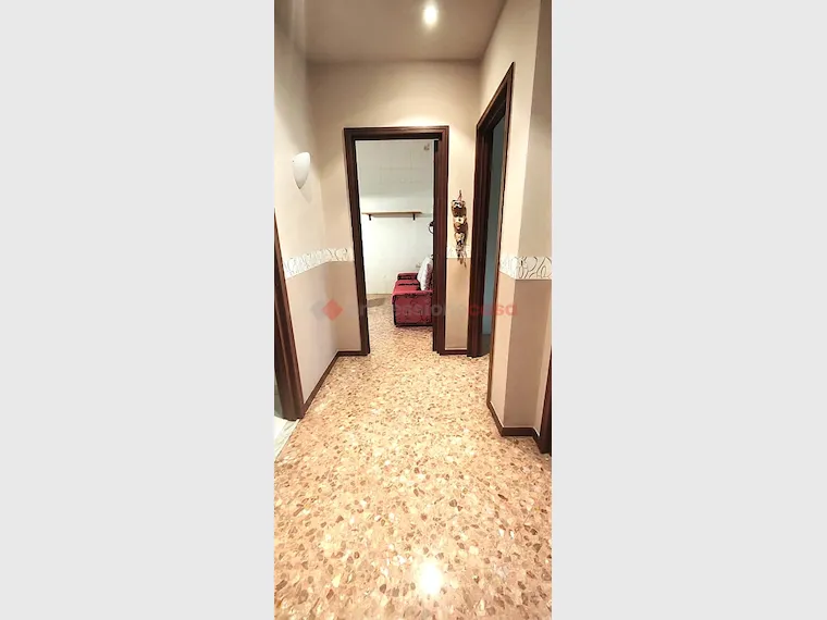 Entrée - Twin-Aspect Apartment near Bari Central Station