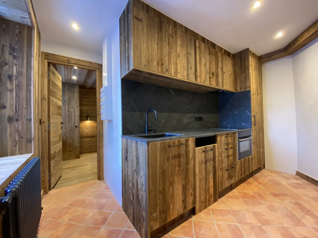 Köök - Renovated Apartment with River View in Megève