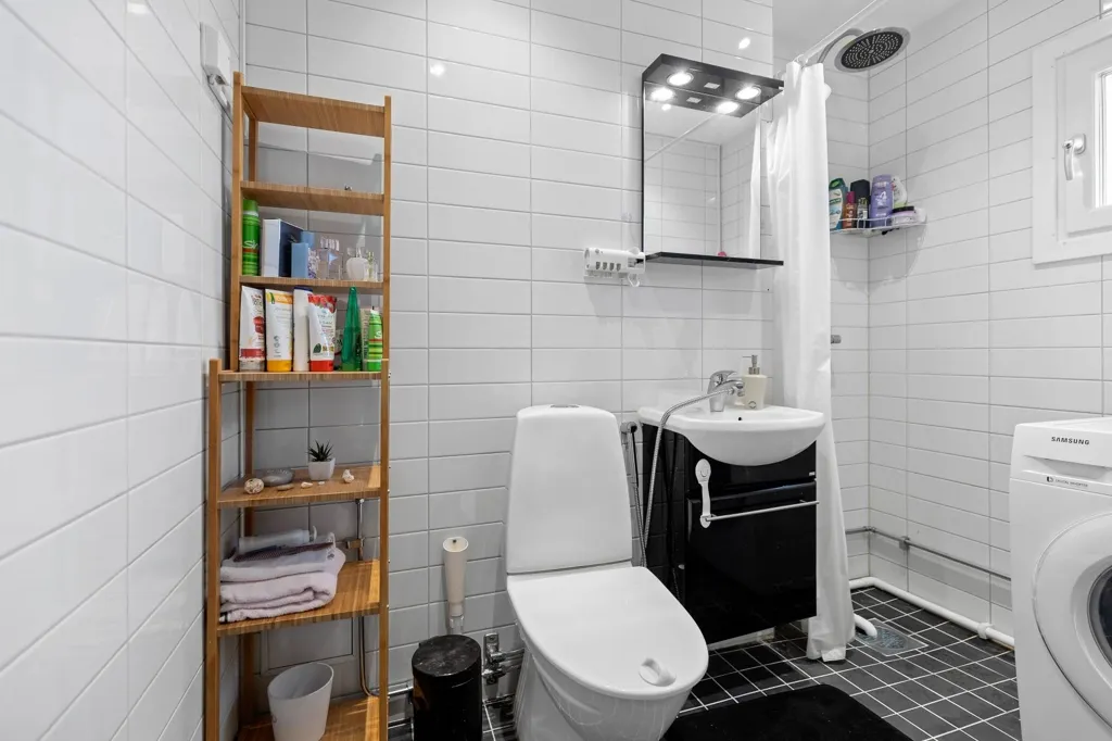 Salles de bain - Apartment with Balcony in Kista