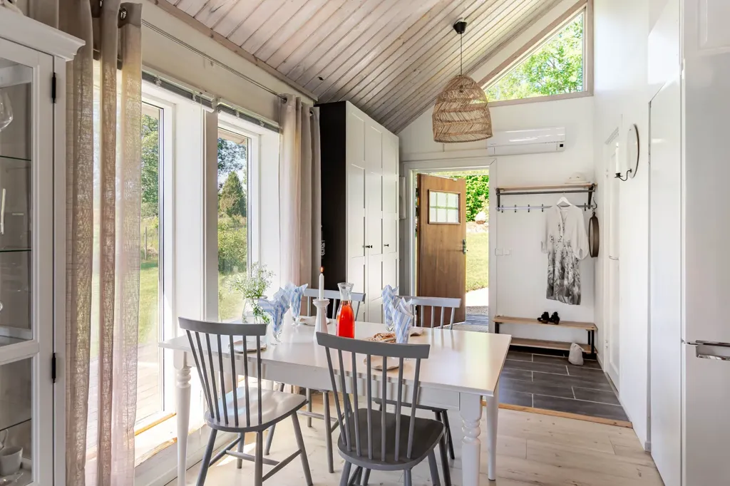 Sala da pranzo - Holiday Home with Lake View in Jönköping