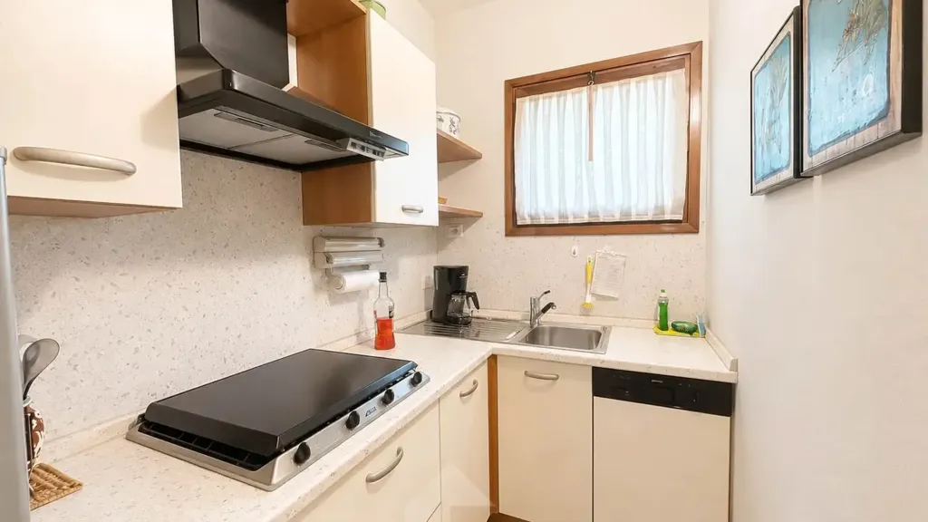 Köök - Rustic Lake View Apartment in Musso