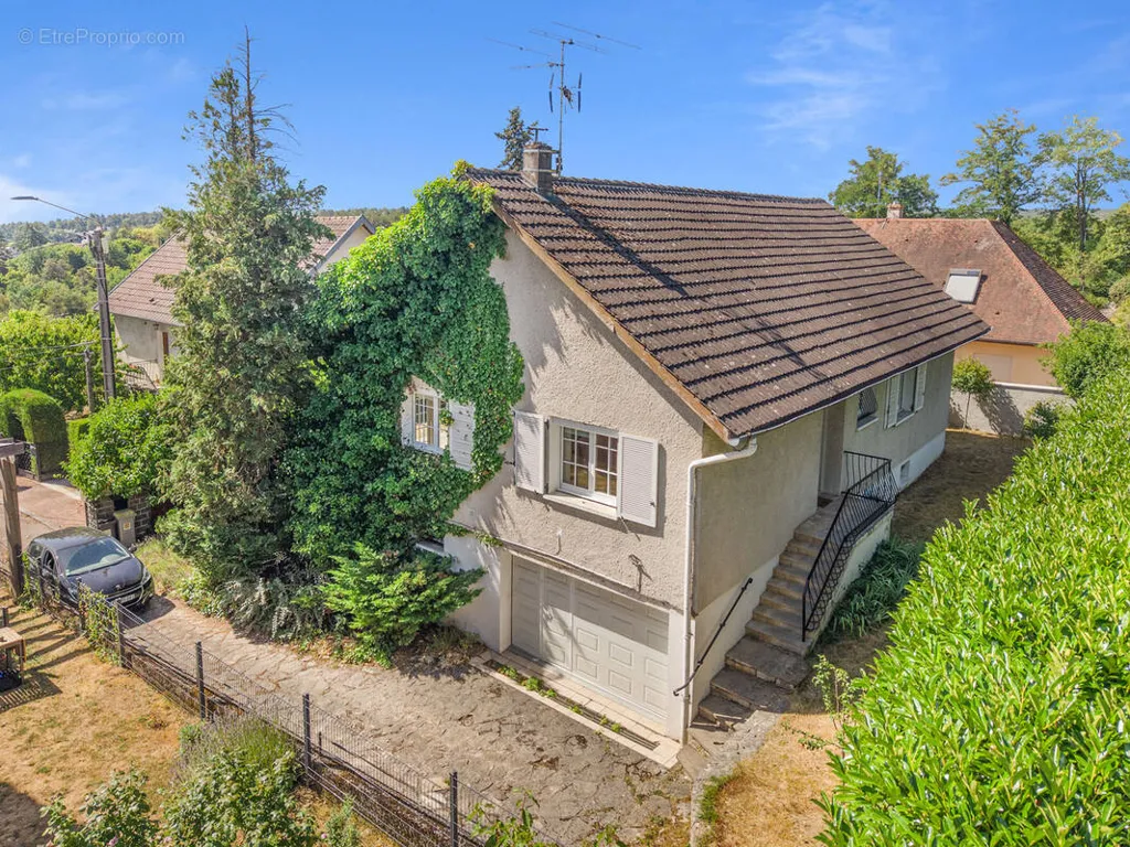 Vista aerea - 6-Piece House with Mountain View in Dijon