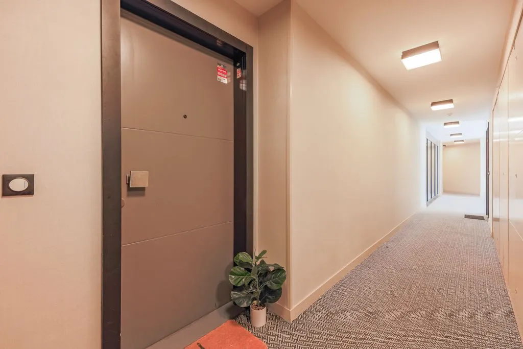 hallway_entrance