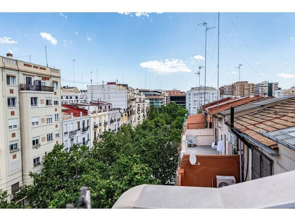 Balcon - Duplex with Terrace in Exposició, Valencia