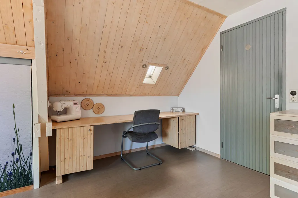 Bureau - Charming Detached House with Solar Panels in Westerbeek