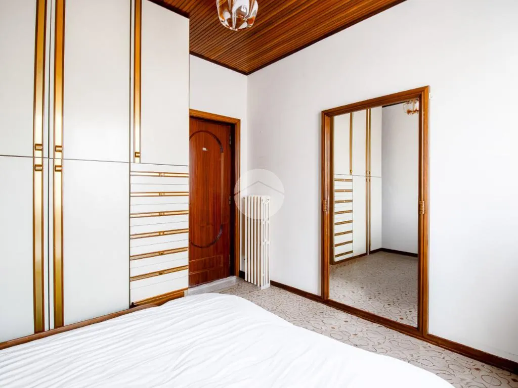 Chambres - Spacious 4-Room Apartment with Garage in Atri