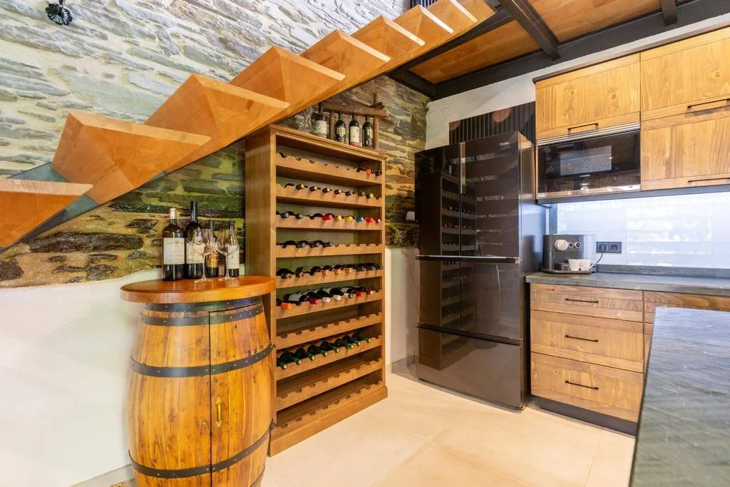 Pièces - Restored Chalet with River Walk Access in Lugo