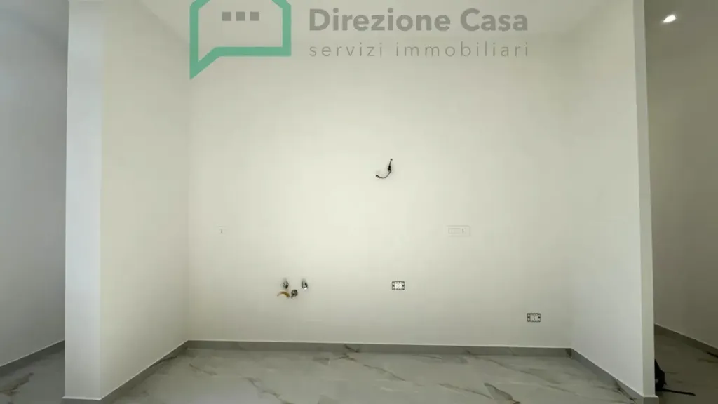Pièces - Rear-Facing Apartment with Balcony in Naples