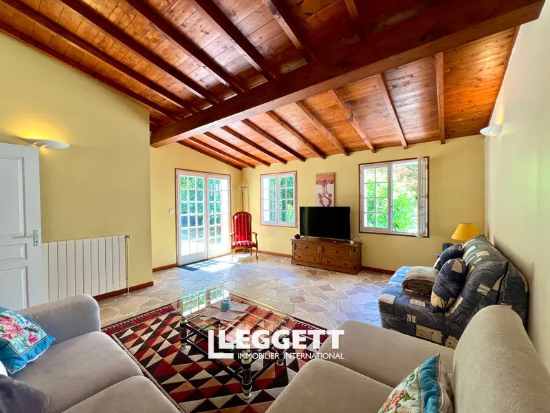 Séjour - Maison avec Piscine et Gîte à Courcoury