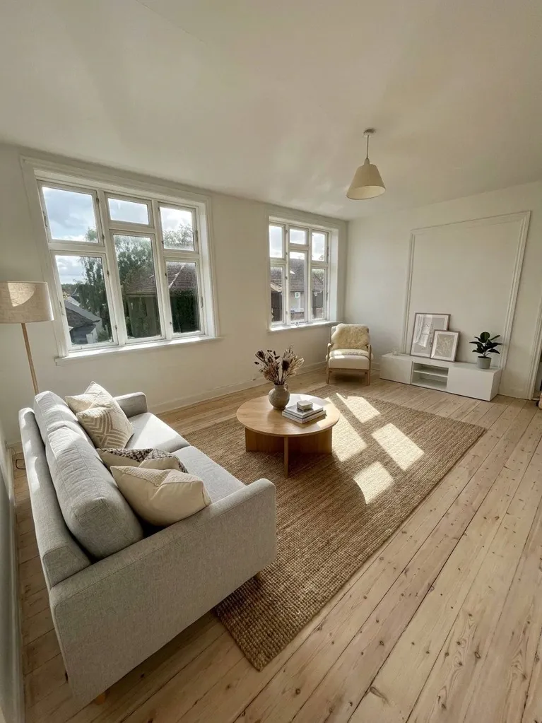 Living Room - 2-Bedroom Apartment with Large Terrace in Lys