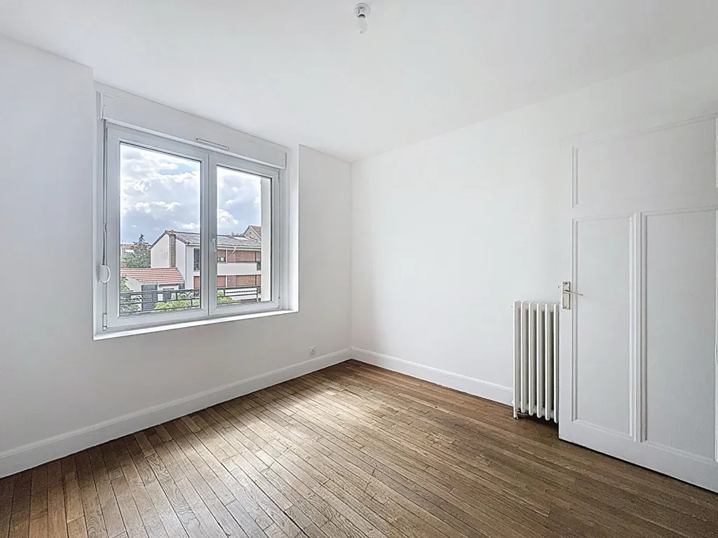 Rooms - Renovated 3-Bed Flat with Balcony in Nancy