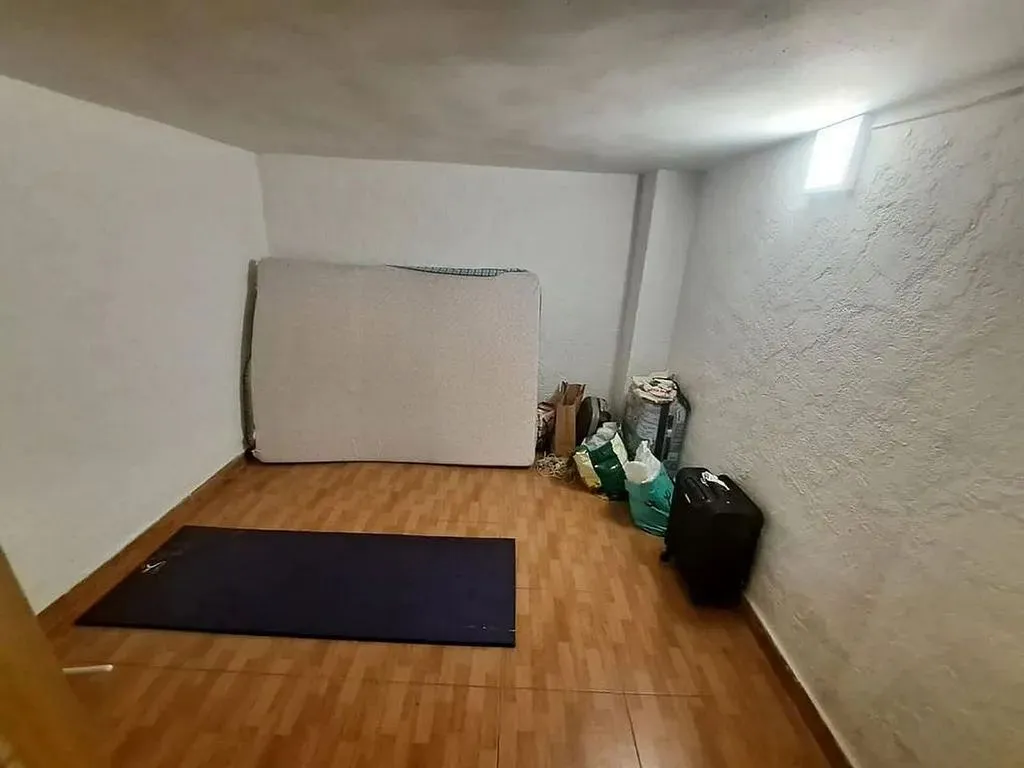 Pièces - 3-Bedroom Flat with A/C in Carabanchel