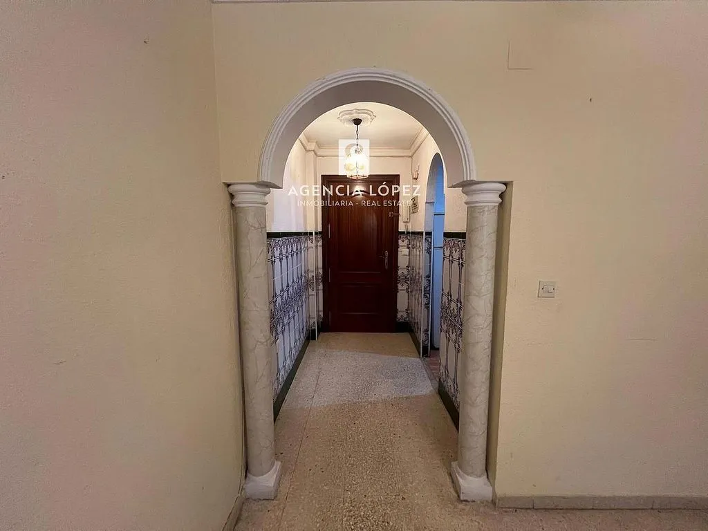 Entrée - Renovated Flat with Sea View in Urban Centre