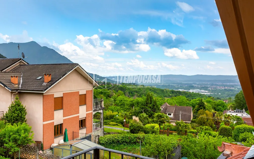 Rõdu - Panoramic Villa with Garden in Almese