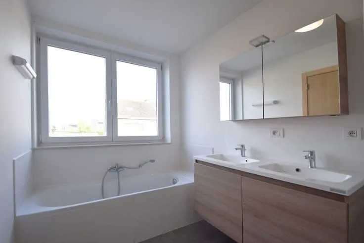 Salles de bain - Wohnung mit Garten und Garage in Ieper