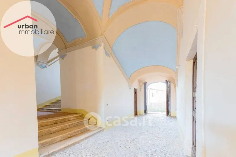 Esik - Historic Apartment with Balcony in Pizzoli