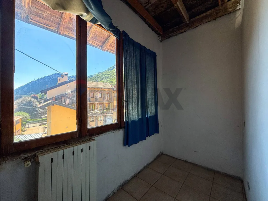Pièces - Rustico with Terrace in Bisuschio