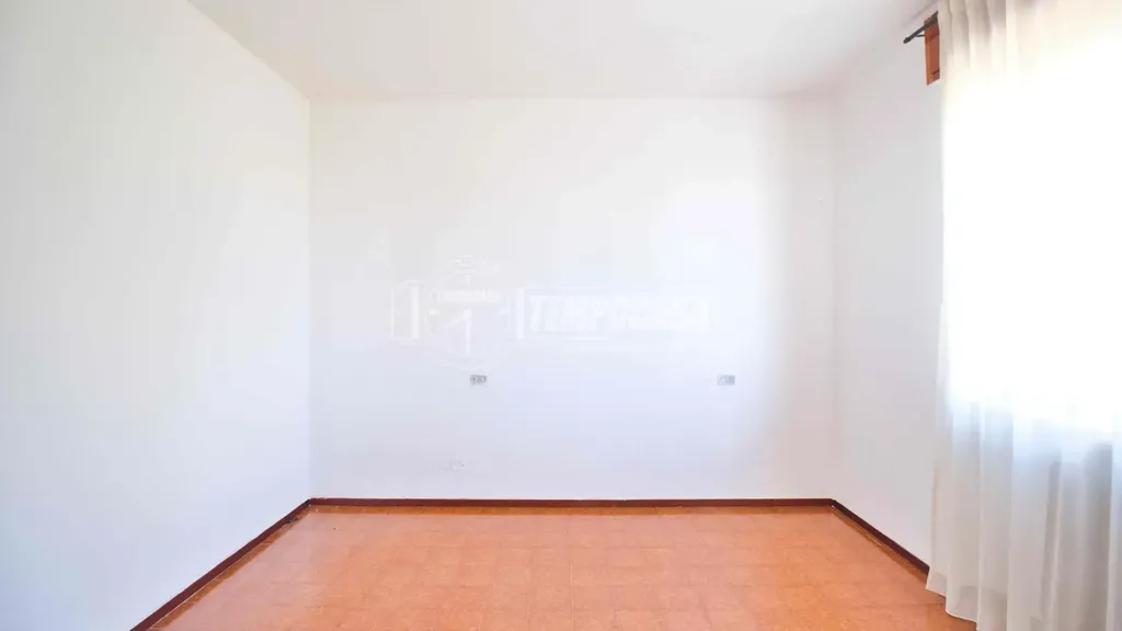 Toad - Bright 2-Bedroom Apartment with Balcony in Cameri