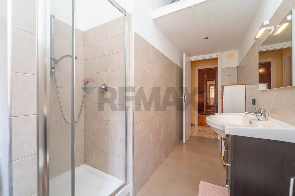 Salles de bain - Single Room in Apartment with Balcony in Tiburtina