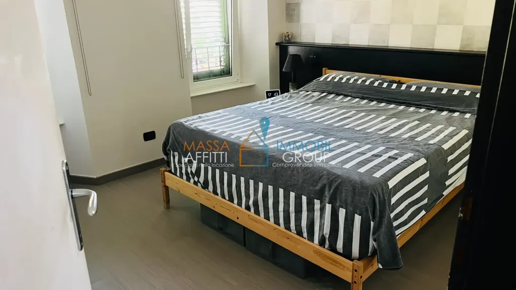 Chambres - Semi-detached House with Veranda in Massa
