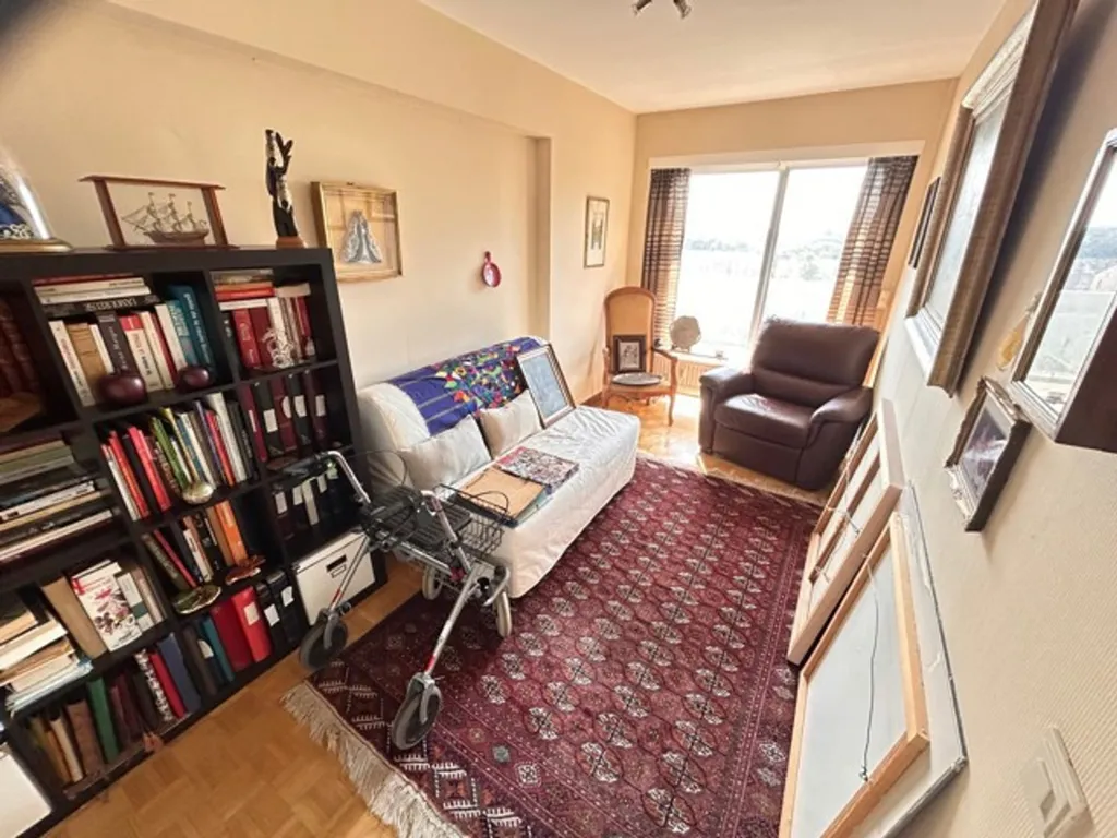 3-Bed Apartment with Garden View in Uccle