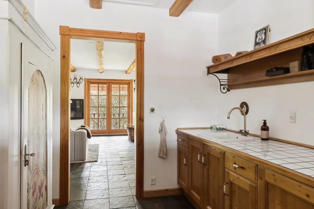 Kitchen - Bjelkecottage with Nature View in Jerup